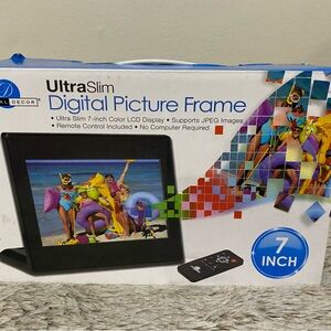 Digital Picture Frame with Remote